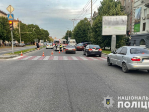 У центрі Запоріжжя іномарка збила пішохода: в поліції шукають свідків