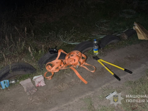 У Запорізькому районі затримали 33-річного чоловіка, який зрізав майже 690 метрів контактної залізничної мережі