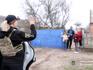 "Моя робота - як багатосерійний фільм. Ніколи не знаєш, що буде в наступній серії" - як поліцейська з Вільнянська рятує дітей під обстрілами (відео)