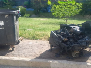 Знову "відзначились" вандали - в одному з районів Запоріжжя спалили сміттєвий бак