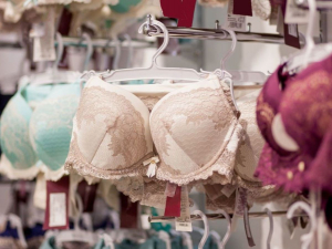 Молода педагогиня відкрила у Запоріжжі магазин спідньої білизни