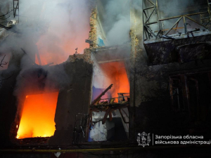 Рятуючи життя своє та 15-річного сина, Ганна була змушена стрибнути з вікна четвертого поверху, фото ЗОВА
