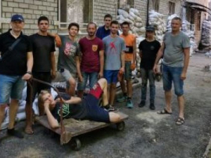Волонтери укріпили лікарню у спальному районі Запоріжжя