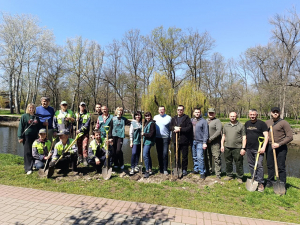 У центральному запорізькому парку висадили нову алею магнолій (фото)