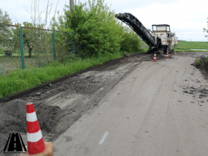 Під Запоріжжям почали ремонтувати ще одну "вбиту" дорогу - подробиці та фото