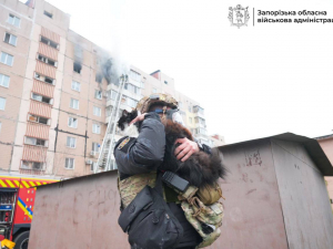 Ворог серед біла дня атакував багатоповерхівку у Запоріжжі - що відомо про наслідки