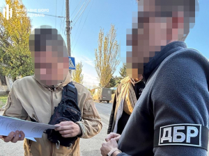Збагатився на схемі з “бойовими” виплатами - в Запорізькій області викрили військового посадовця (фото)