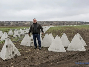 Попри обстріли запорізькі фермери продовжують посівну, фото: agronews.ua