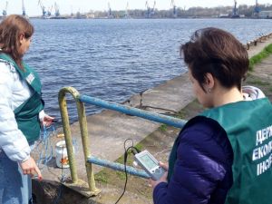 У воді Дніпра біля Запоріжжя екологи виявили хімічні відхилення: чи є загроза для людей