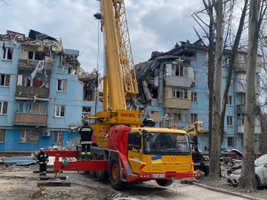 Скільки людей вдалося врятувати зі зруйнованого ракетою будинку в Запоріжжі