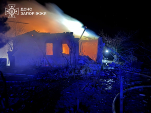 Наслідки обстрілу 23 березня у селі Михайлівське. Тут загинуло подружжя, 18-річний син загиблих перебуває в лікарні.