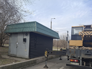 Власник не виконав вимоги - в одному з районів Запоріжжя знесли незаконний МАФ (фото)