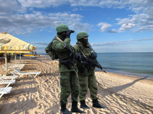 Сонце, море, ліквідація - релакс російських військових в окупованій Кирилівці пішов не за планом