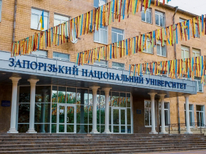 Паперові квіти-кулі та модульне орігамі - у Запоріжжі створили унікальну писанку з 1600 паперових модулів (фото)