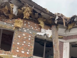 Другий дім зруйновано -  як родина з переселенців із  Мелітополя пережила ракетну атаку під Києвом (відео)