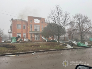 Поранення дитини, пожежа житлового будинку та руйнування - наслідки ворожих обстрілів Запорізької області за добу