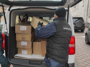 Молоді запорізькі волонтери привезли допомогу у військовий госпіталь