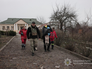 Сьогодні вдень ворог завдав чотири удари по Запоріжжю і Запорізькому району - одну авіабомбу скинув поблизу гімназії