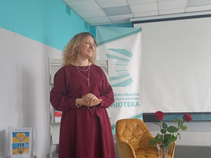 "Це дуже небезпечний письменник" - у Запоріжжі відбулась зустріч з однією з найкращих драматургинь країни