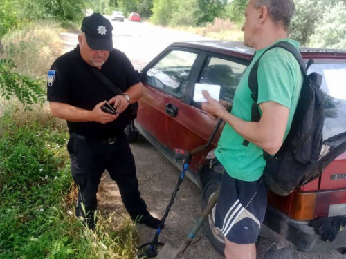 Шукали скарби, а знайшли "статтю": у заповіднику Запоріжжя спіймали "чорних копачів"