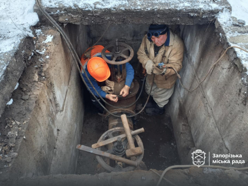У Запоріжжі ремонтують водогін, якому майже 60 років - фото
