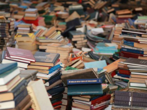 Російську літературу – на макулатуру: у Запоріжжі збирають книжки на допомогу ЗСУ