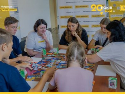 «Мовлення без слів»: Фонд Ріната Ахметова провів сеанс арттерапії для дітей, повернених із депортації