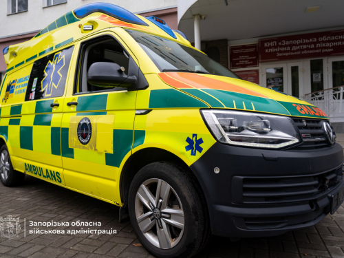 Запорізький дитячий медзаклад отримав сучасну реанімаційну "швидку" зі Швеції (відео)