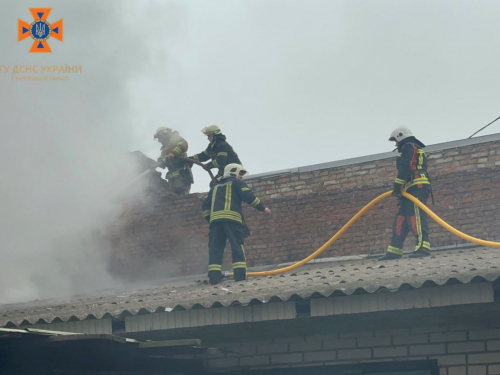 У Запоріжжі біля Центрального ринку спалахнула пожежа - подробиці від ДСНС (фото, відео)