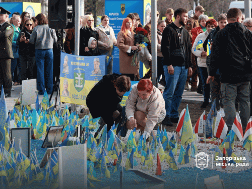 У Запоріжжі вшанували бійців 6 ОСБ та встановили 71 прапорець на Алеї Пам'яті