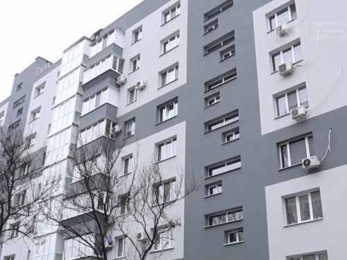 Відновлений будинок на вулиці Запорізькій, в який у 2023 році влучила російська ракета