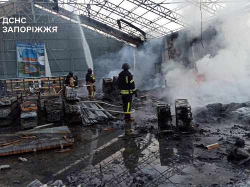 Ранкова атака на Запоріжжя: у кількох районах міста спалахнули пожежі, зруйновані будинки (фото)