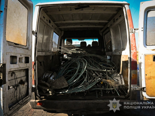 На Запоріжжі двоє чоловіків уночі намагалися викрасти понад 1250 метрів залізничного дроту