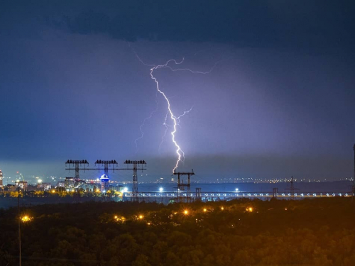 Фото грози у Запоріжжі. З архіву Олексія Толмачова.