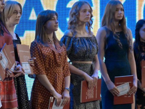 Скільки випускників Запорізькою області склали тест на 200 балів - які предмети знають найкраще