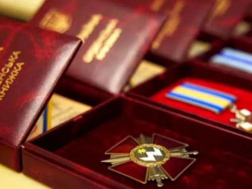 Запоріжці серед нагороджених до Дня Соборності України: Президент відзначив медиків, митців і волонтерів