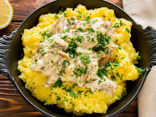 Майже пісна страва з кукурудзяної крупи: готуємо поленту з грибами за рецептом Євгена Клопотенка