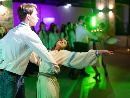 Свято з важливою метою: в Запоріжжі провели новорічний бал на підтримку захисників (фото, відео)