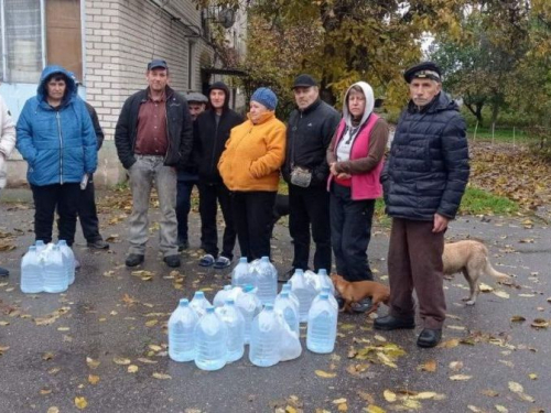 У нескореному місті Запорізької області поновили роздачу хліба та облаштовують пункти обігріву - фото