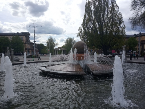 У Запоріжжі запрацював один з головних фонтанів - фото, відео