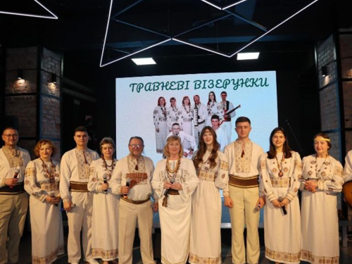 На дрони та БК - популярний запорізький ансамбль влаштував яскравий благодійний концерт (фото)