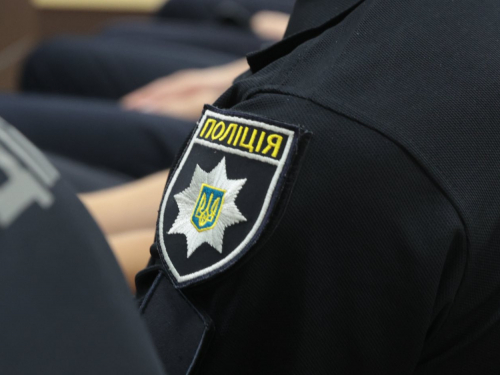 У Запоріжжі чоловік вдарив поліцейську під час сімейного конфлікту - нападник отримав покарання