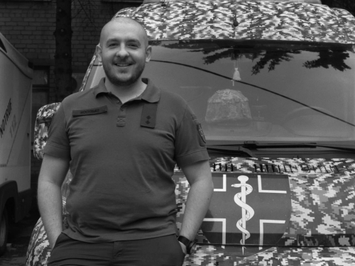 Ампутація кухонним ножем під завалами - військовий хірург на Запоріжжі врятував життя побратиму в екстремальних умовах