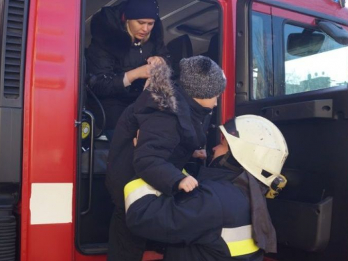 Напередодні Нового року рятувальники ДСНС втілили мрію хлопчика із Запоріжжя