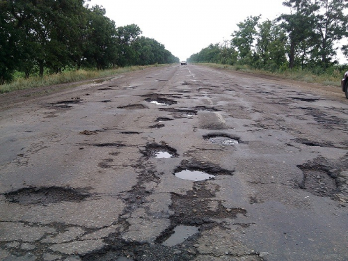 Їздити неможливо: чи відремонтують в Запорізькій області дорогу, на яку скаржаться водії