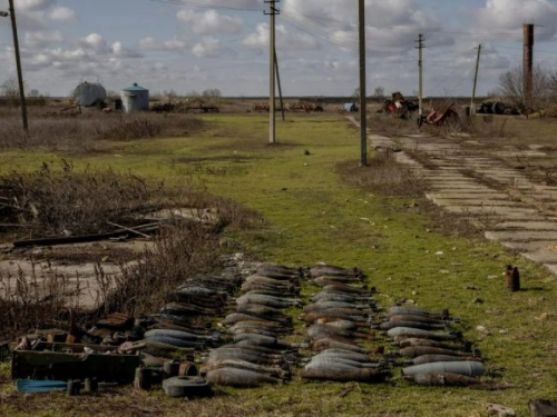 Російські окупанти мінують поля в Запорізькій області - відео