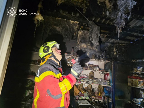 Пожежа у кіоску у Запоріжжі, фото ГУ ДСНС
