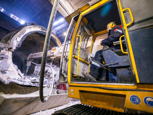 Цеглинка за цеглинкою — працівник запорізького підприємства майже чверть століття будує власний професійний шлях та навчає молодь