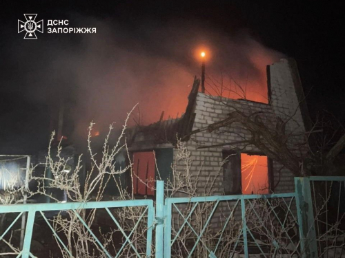Горів дачний будинок і легковик: за добу на Запоріжжі ліквідували п’ять пожеж (фото)
