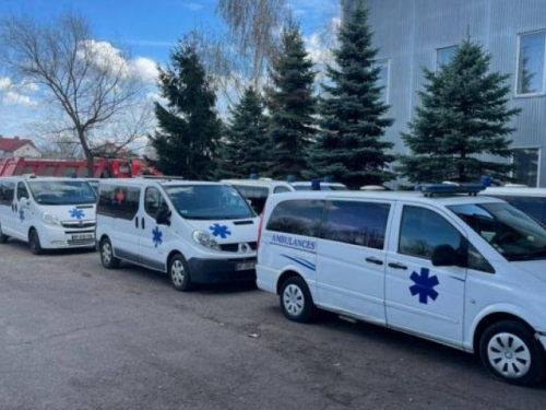 Фонд Вадима Новинського закупив для Запоріжжя машини швидкої допомоги